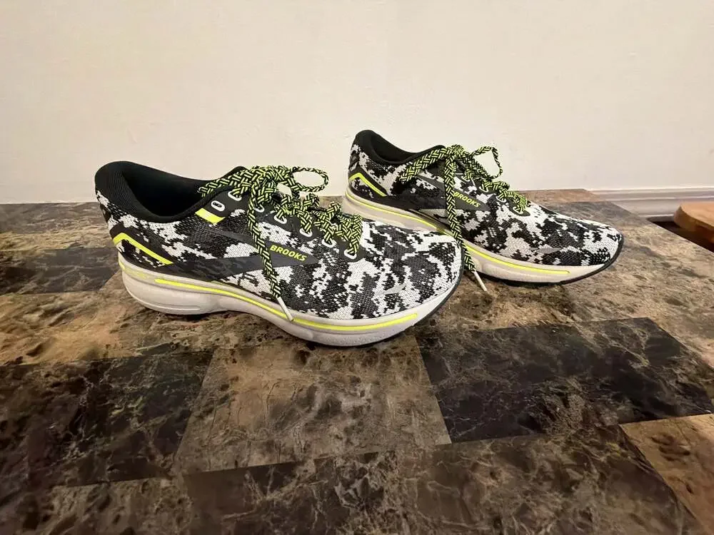 Brooks Ghost 15 White Black Camo Running Shoes 1203801B029 Womens Size 8